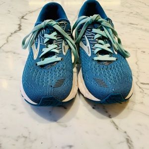 Brooks Adrenaline GTS 19 - Size 6